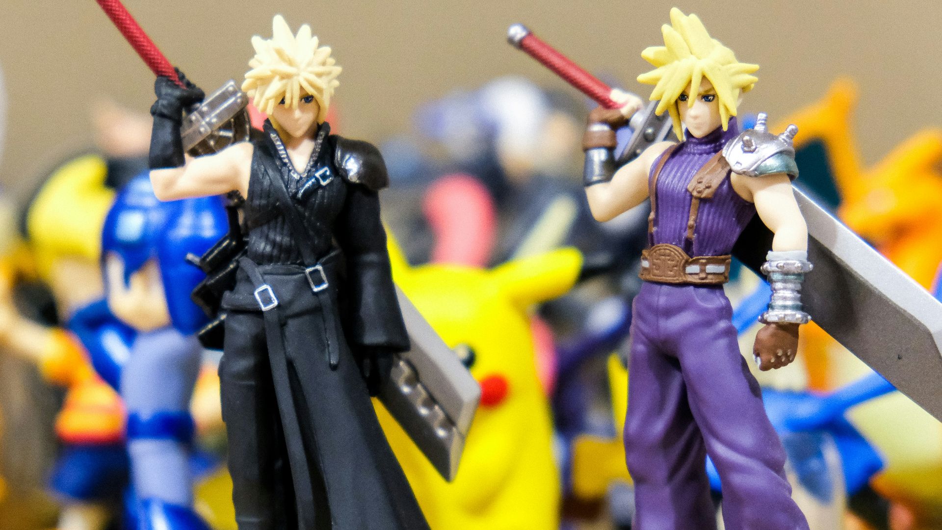 shallow focus photo of Cloud Strife figurine