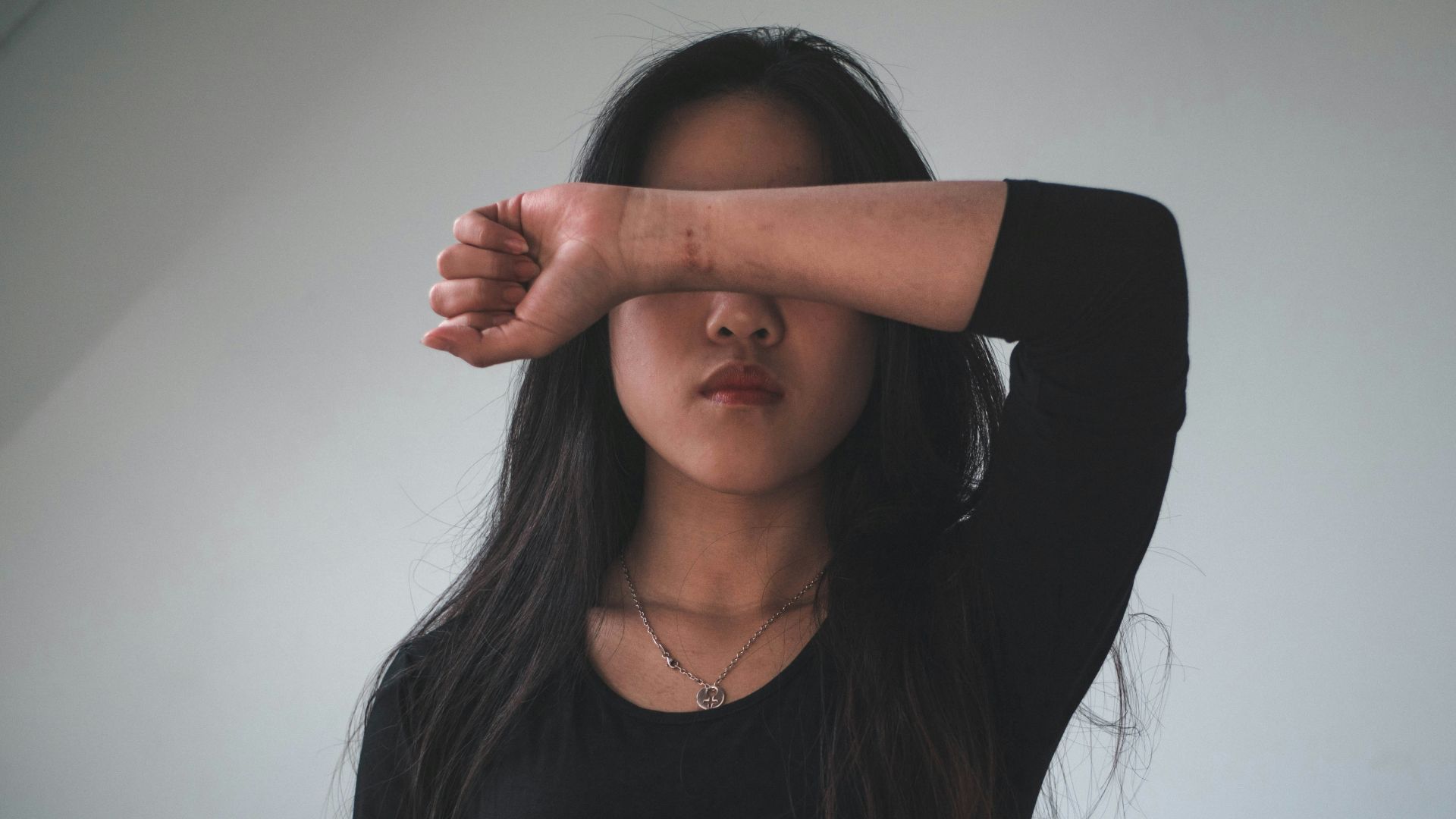 woman in black long sleeve shirt