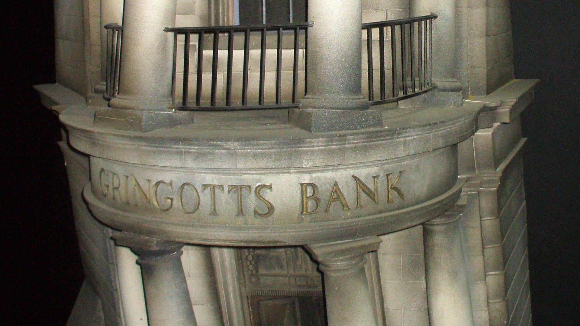 File:Gringotts Wizarding Bank 2.jpg