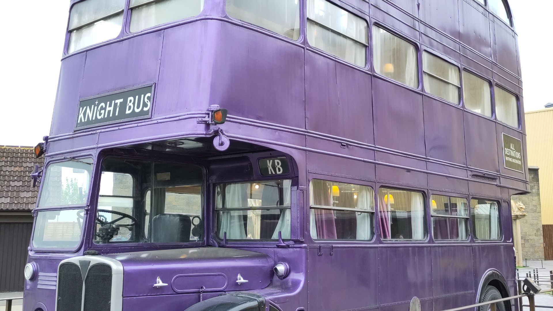 File:Knight Bus at Warner Bros Studios London.jpg