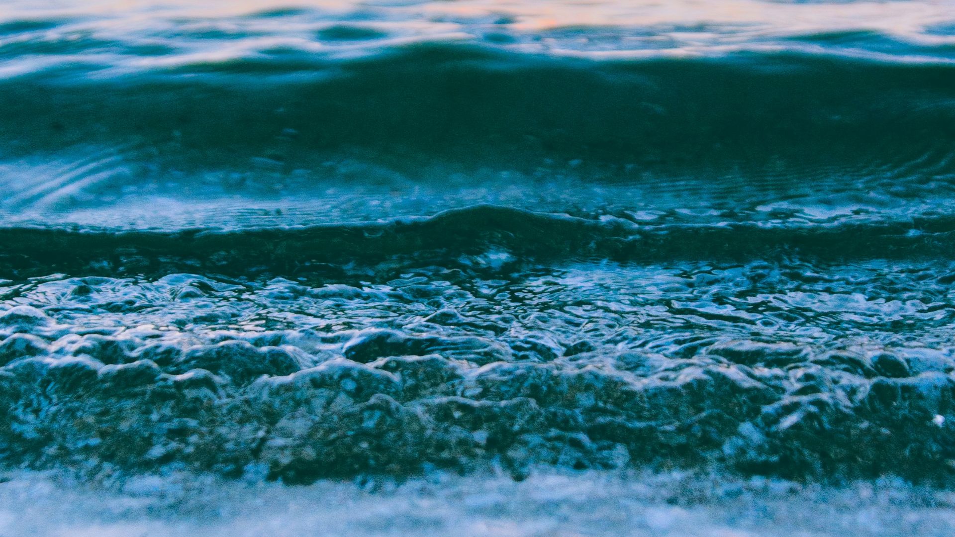 water ripples at daytime