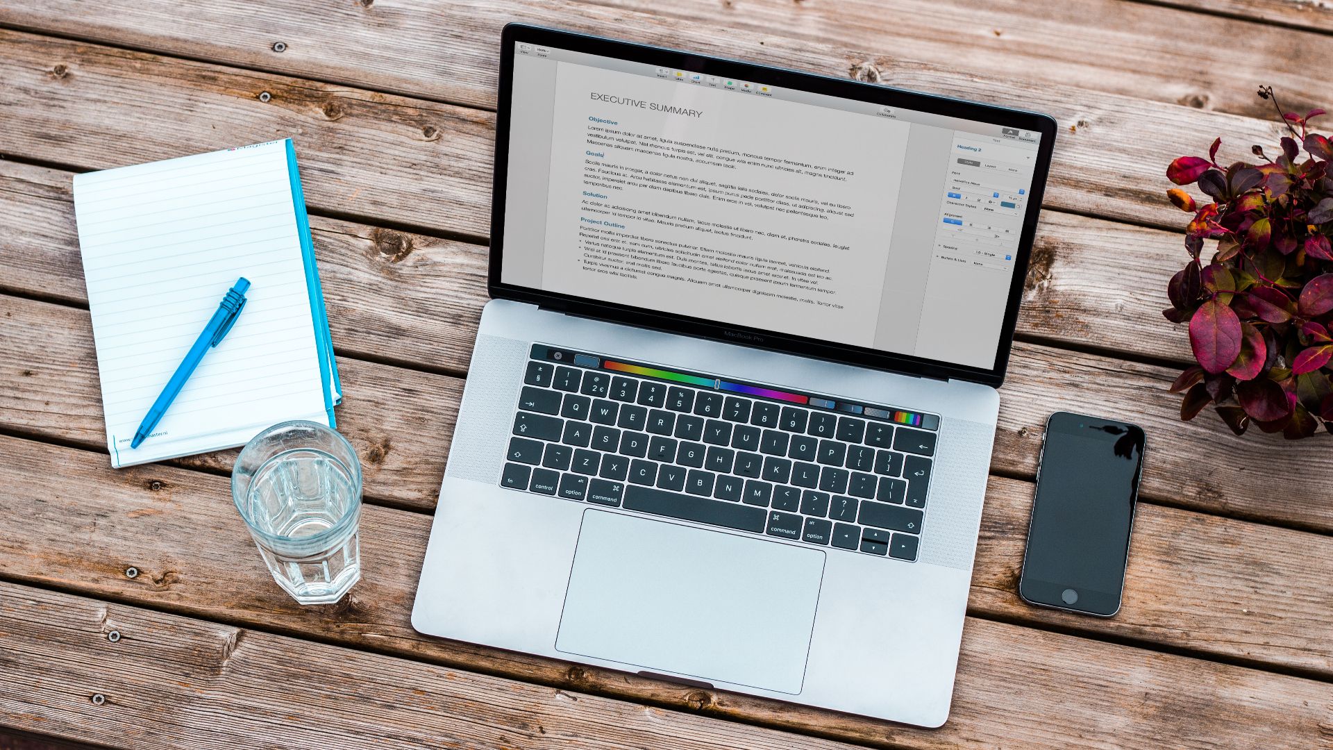 File:MacBook Pro 2016 (Unsplash).jpg