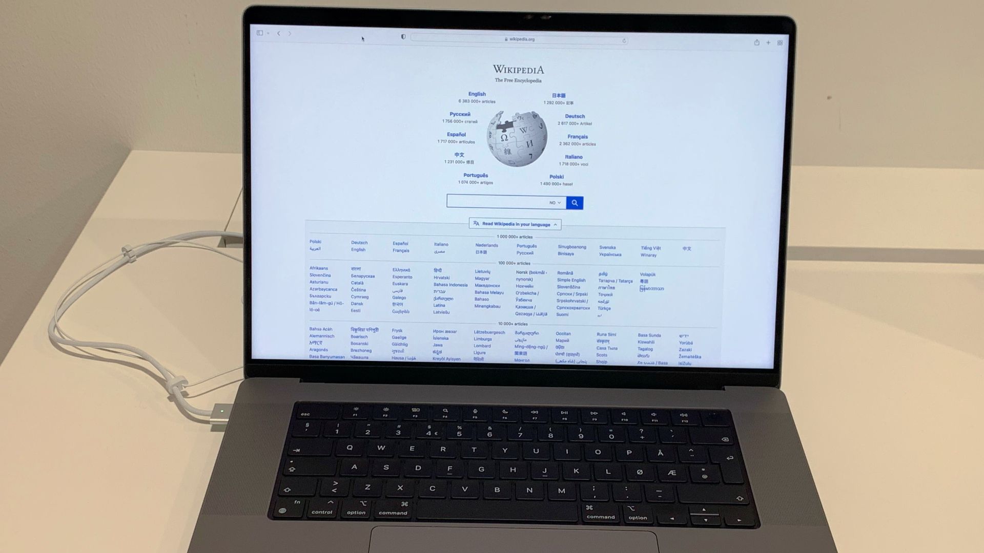 File:MacBook Pro 16 (M1 Pro, 2021) - Wikipedia.jpg