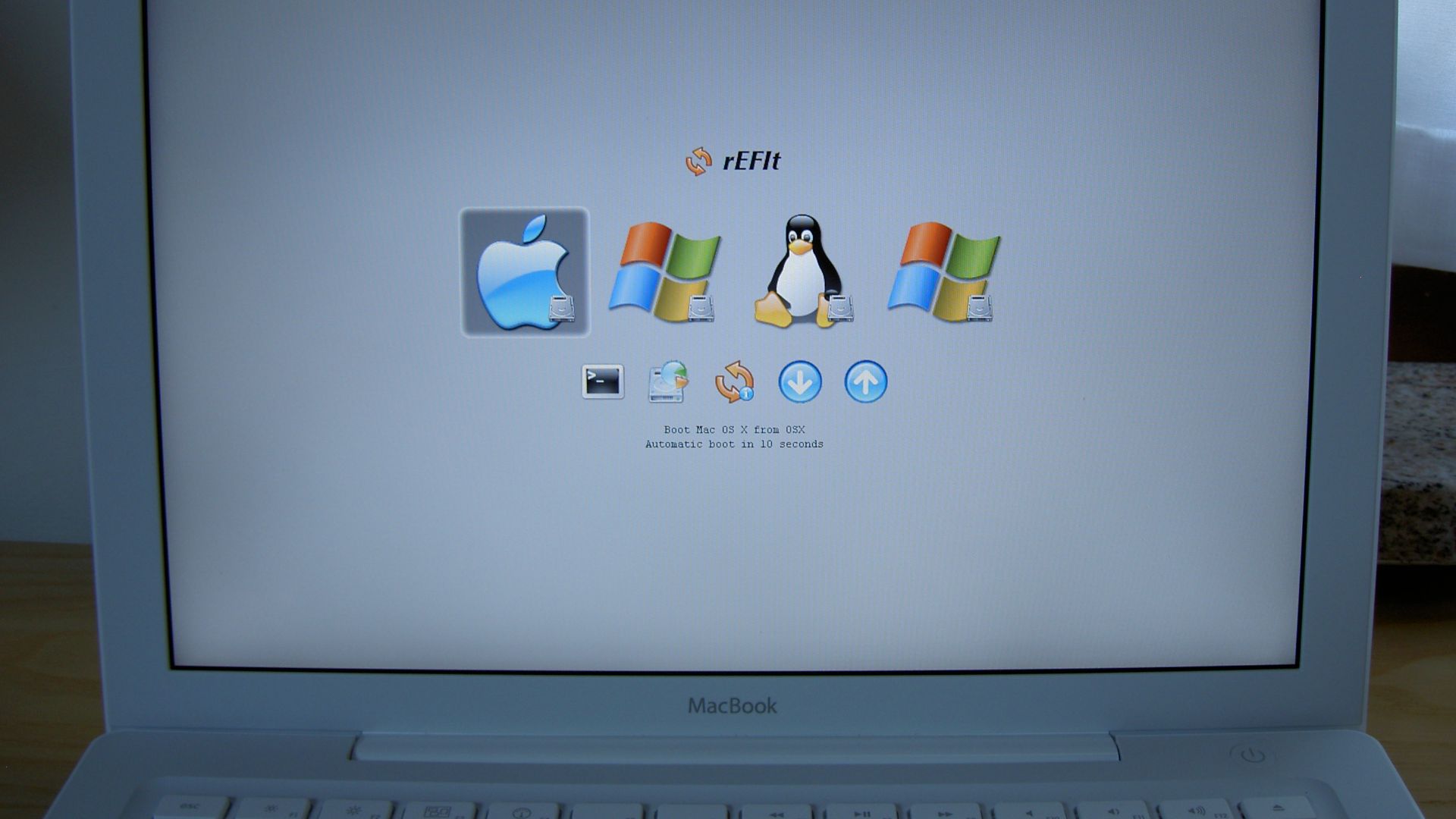File:Quad boot Macbook.jpg