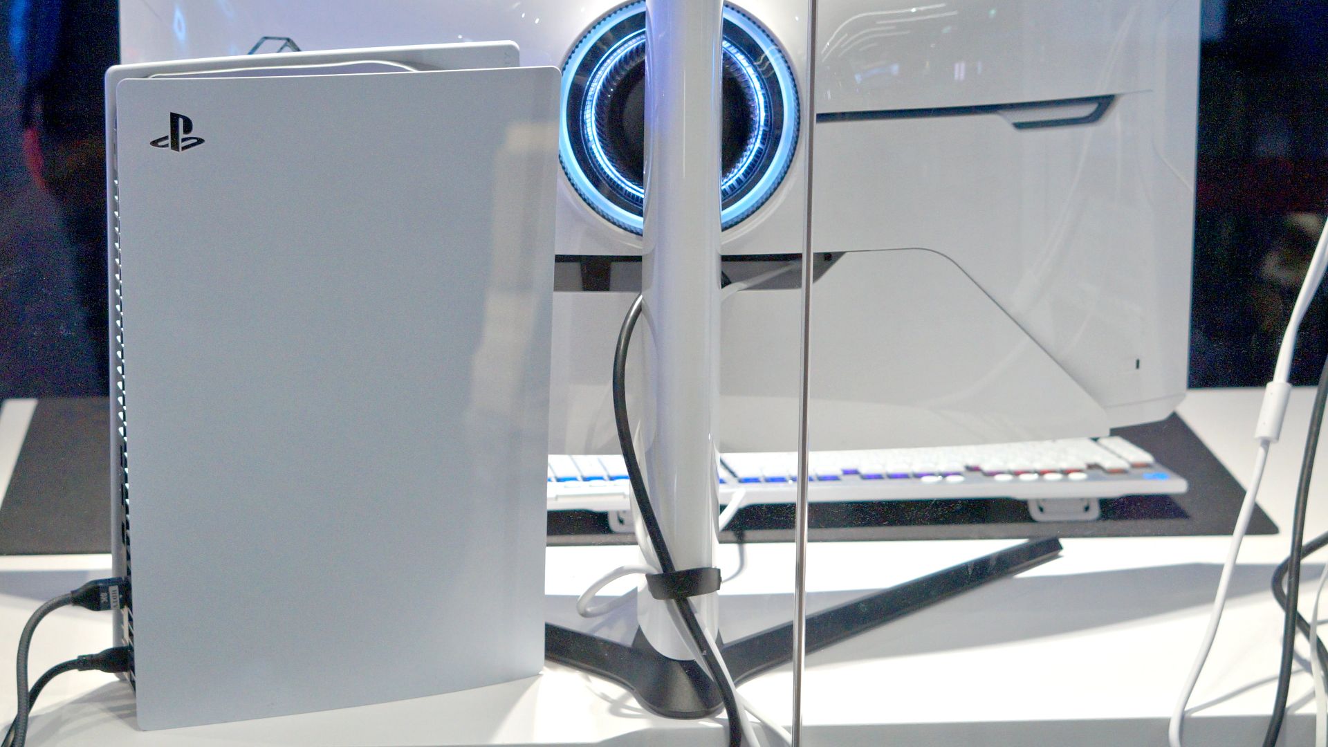 File:PlayStation 5 and Samsung S32BG850NC at K7 Entertainment live studio 20230624.jpg