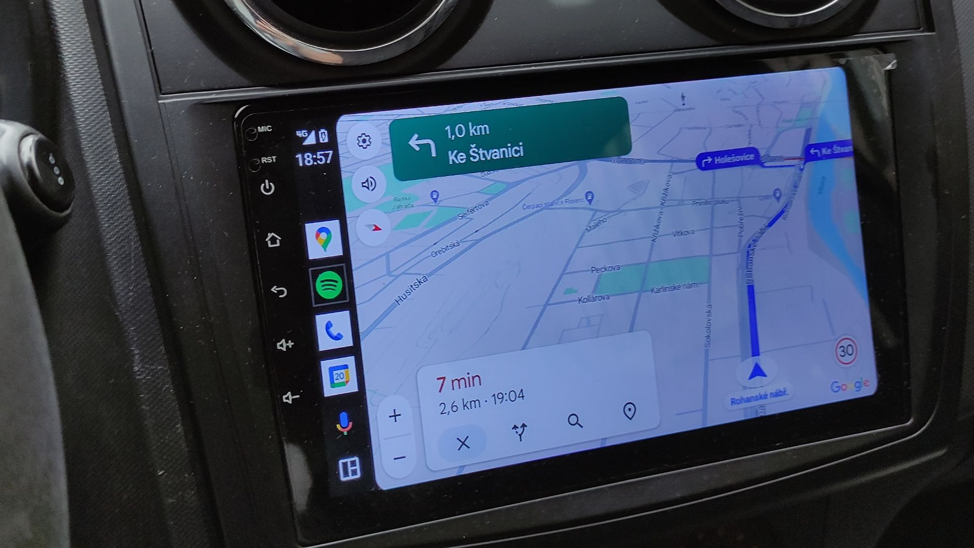 File:Dacia non original radio with Android Car.jpg