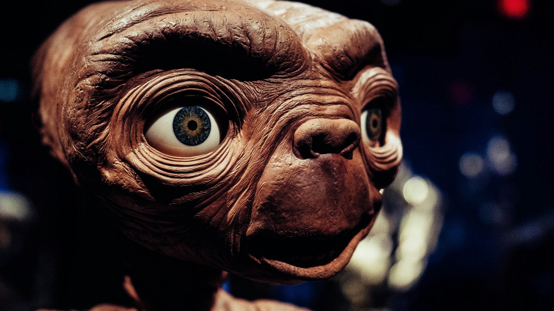 a close up of a statue of an alien