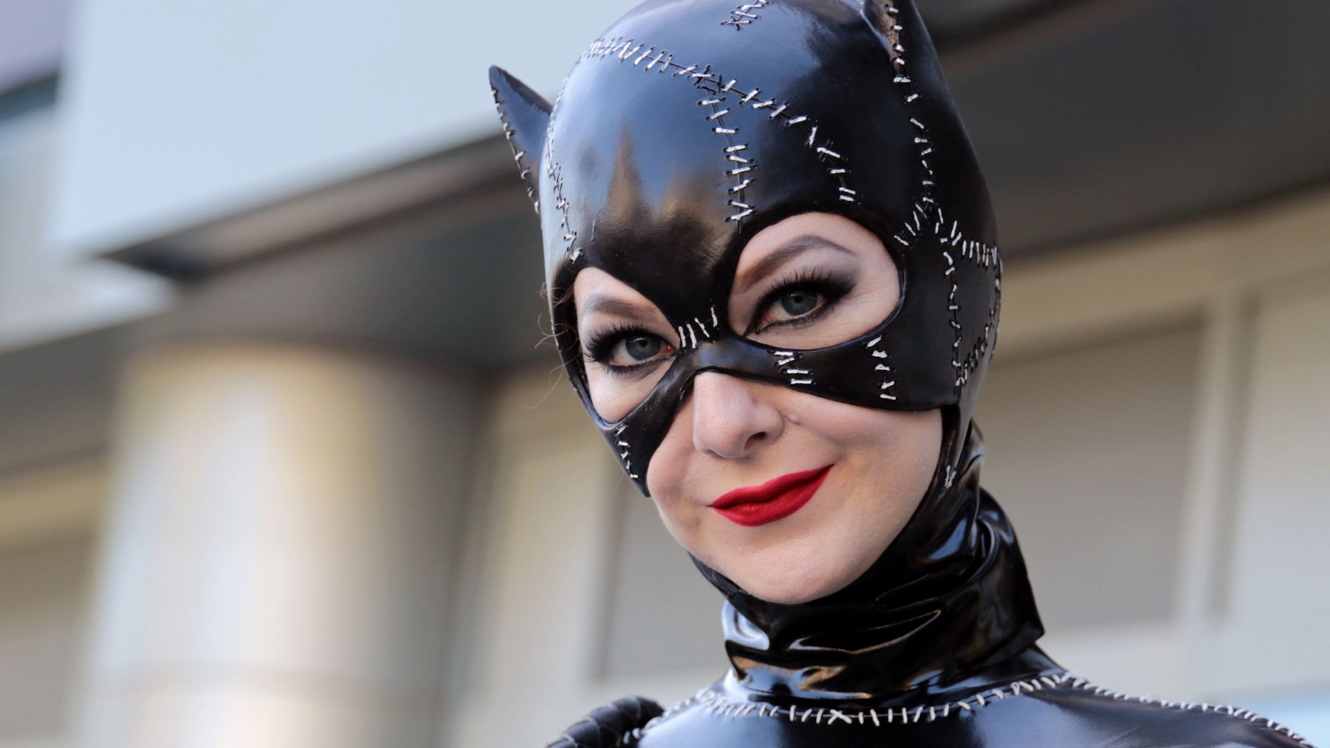 File:Catwoman cosplayer (33483657440) (cropped).jpg