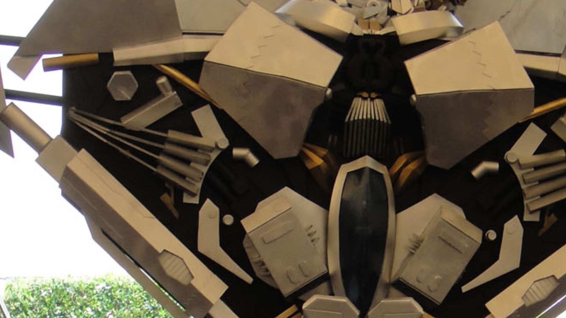 File:BotCon 2011 - Transformers cosplay - Starscream loses his head (5802618900).jpg