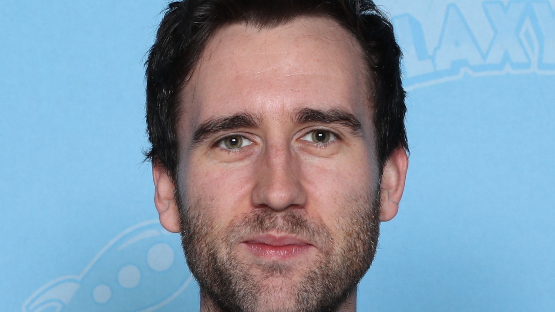 File:Matthew Lewis Photo Op GalaxyCon Richmond 2020.jpg