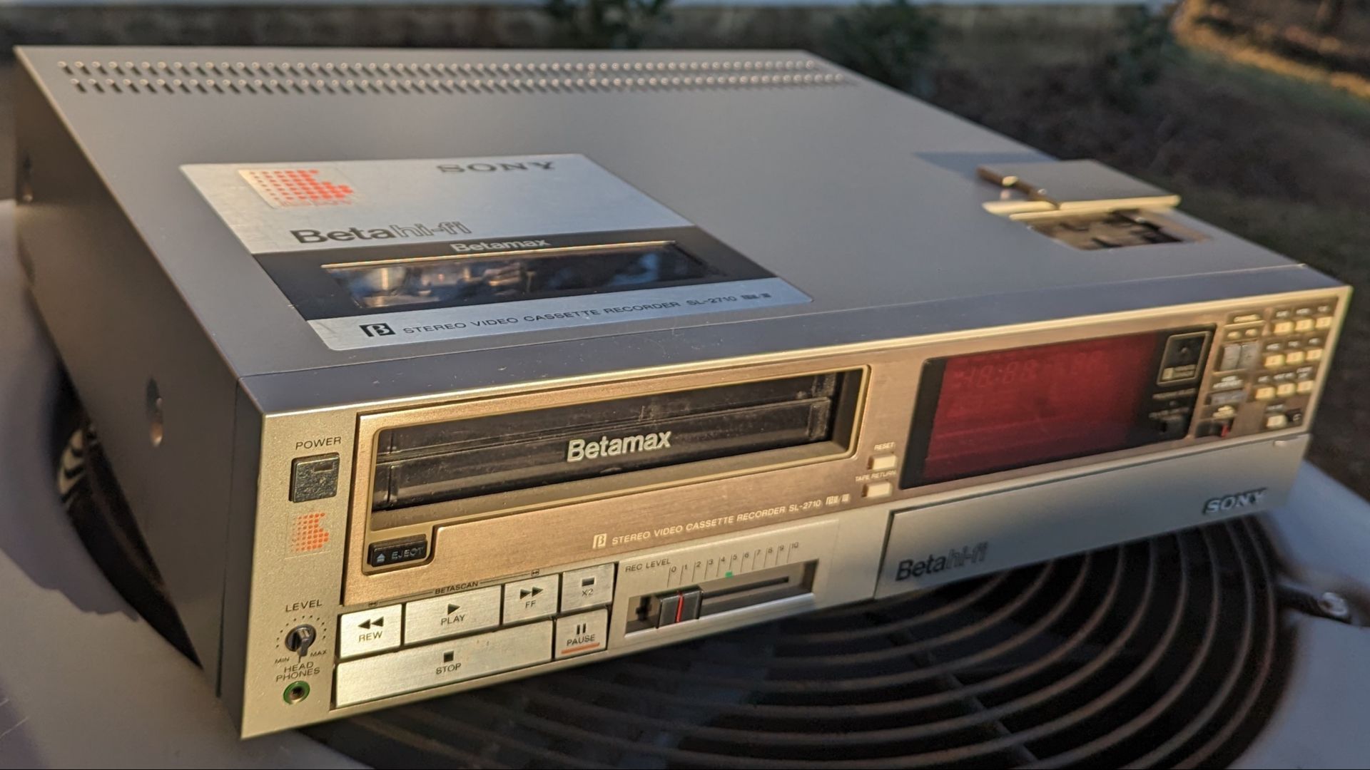 File:Sony BetaMax Beta HiFi SL 2710 foto by andy hemmer cincinnati.jpg