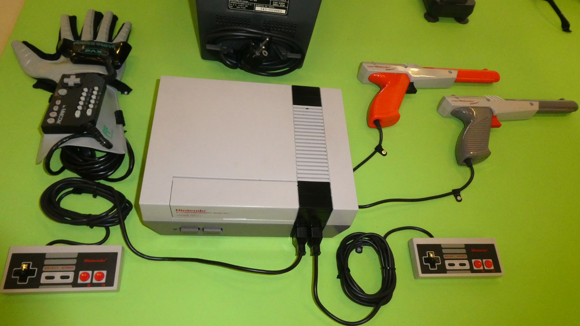 File:Nintendo Entertainment System NES (1985) 2.jpg