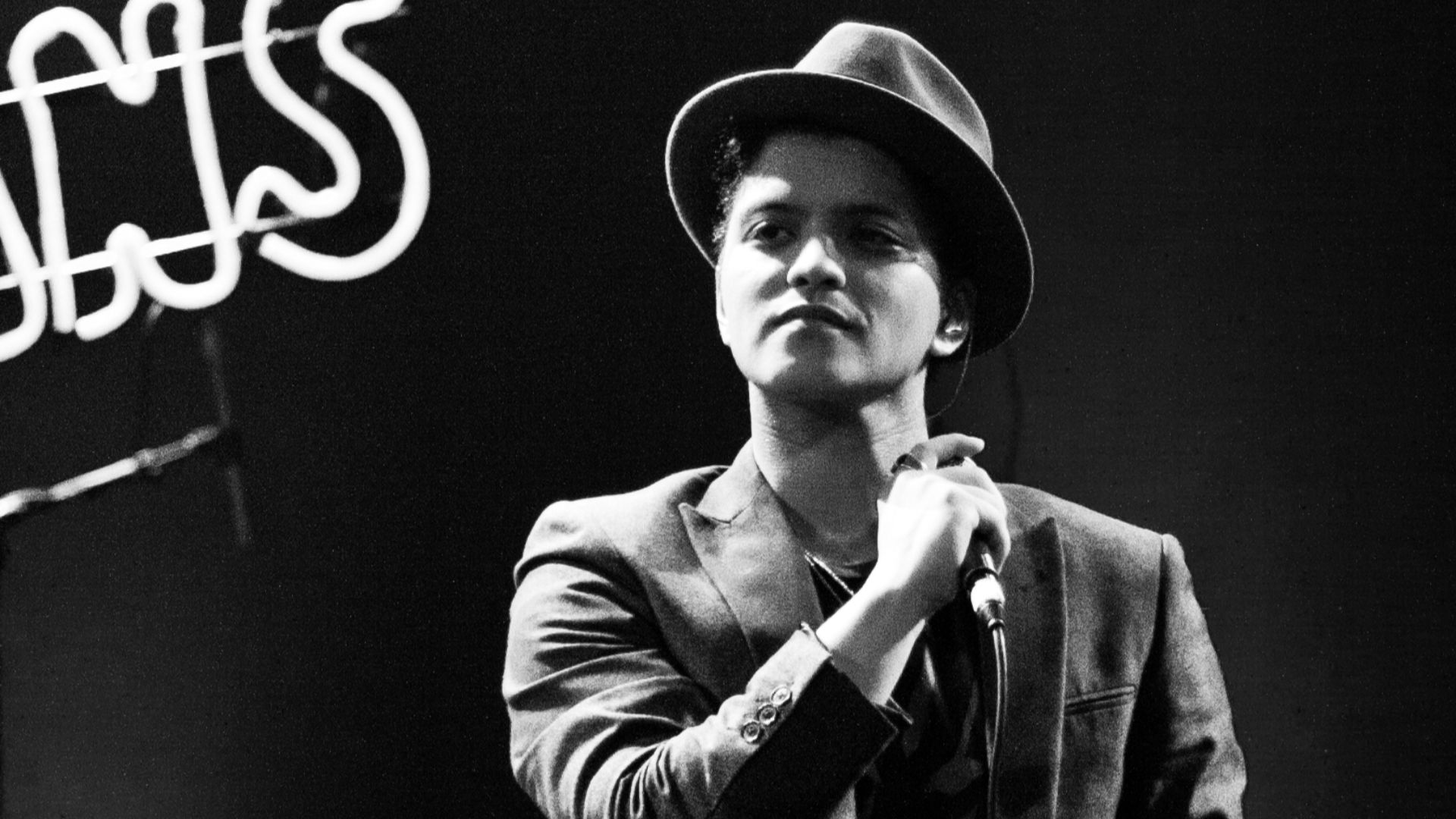 File:Bruno Mars b&w.jpg
