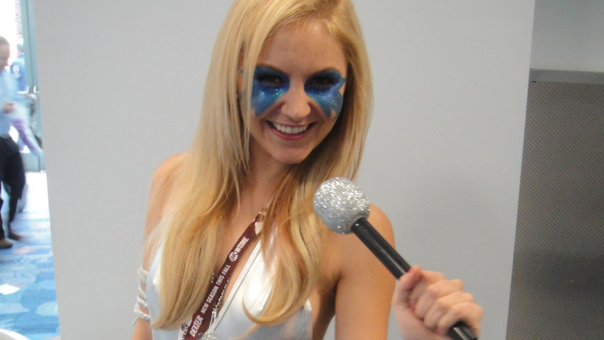 File:WonderCon 2012 - Dazzler (6873356694).jpg