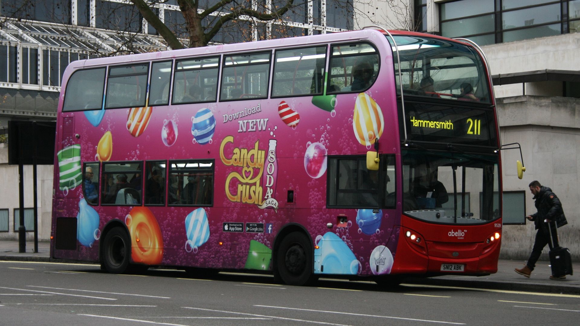 File:Abellio London 9529 (Candy Crush) on Route 211, Victoria Coach Station (15492767754).jpg