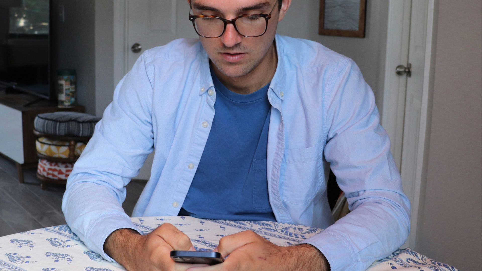 man in white dress shirt and blue necktie