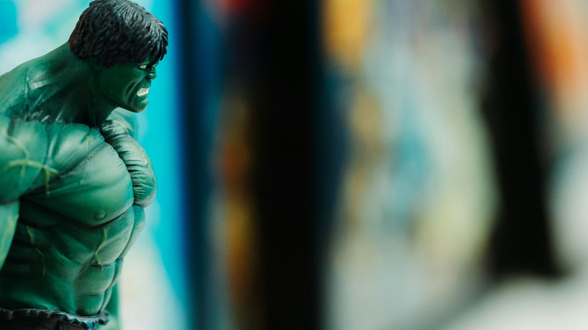 selective focus photography of The Incredible Hulk figure