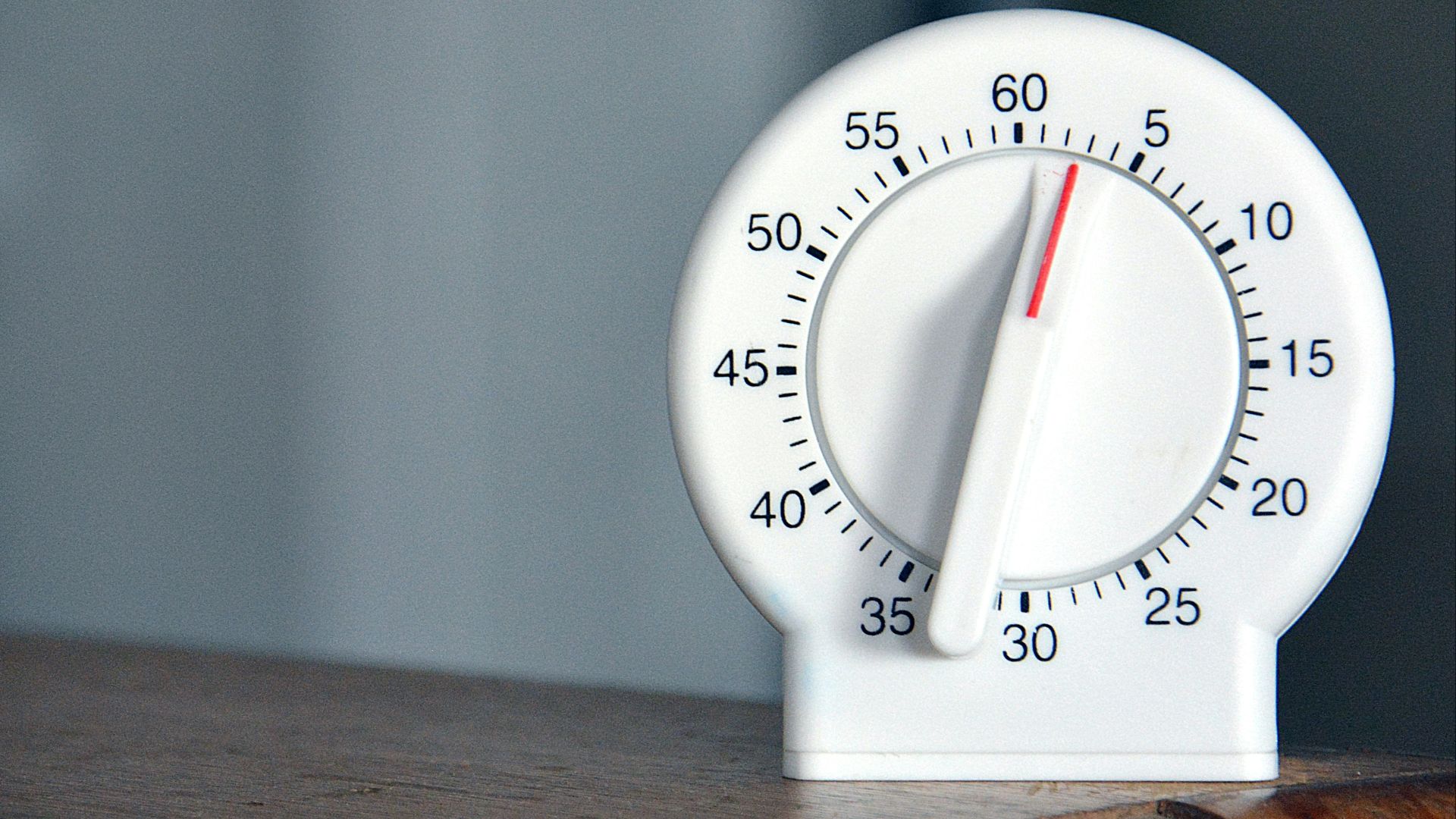 black and white analog egg timer