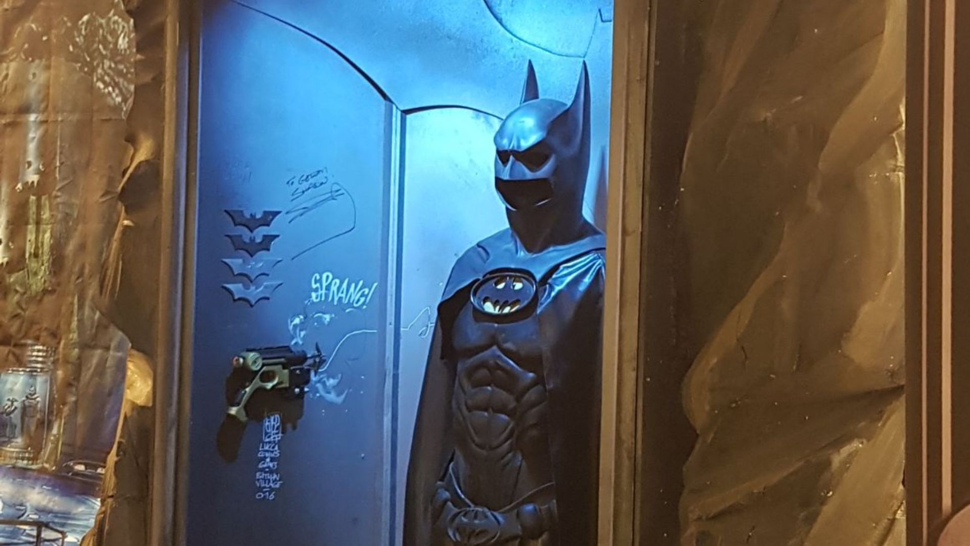 File:Batman Costume Reproduction.jpg