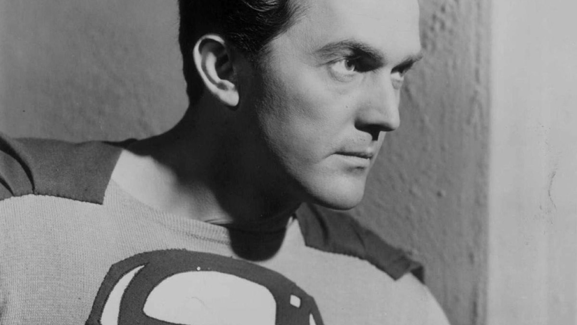 File:Kirk Alyn as Superman in a publicity still from 1948.jpg