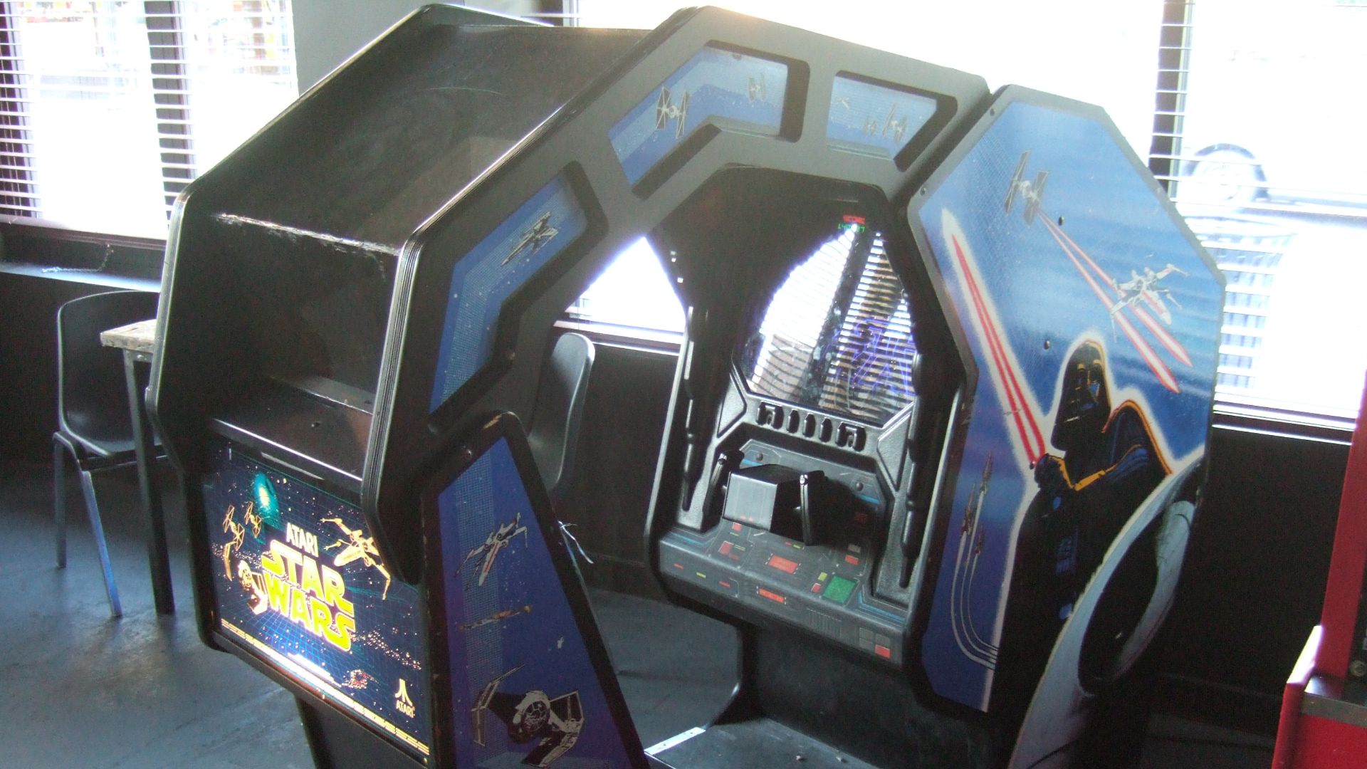 File:Star Wars - 1983 arcade game - right.jpg