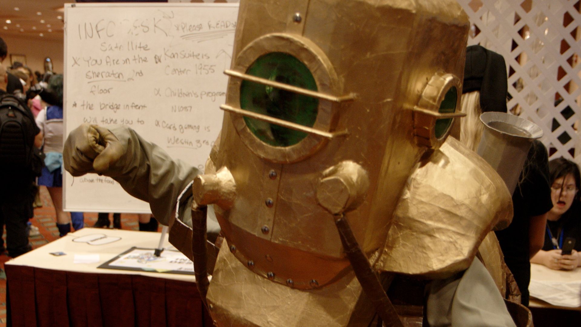 File:A-Kon 2009 - BioShock Cosplayer.jpg