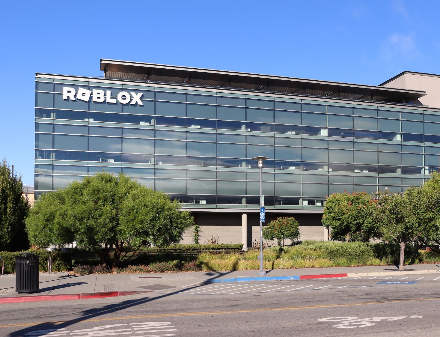 The 20 Best Roblox Games Worth Spending Robux On - TheSavvyGamer