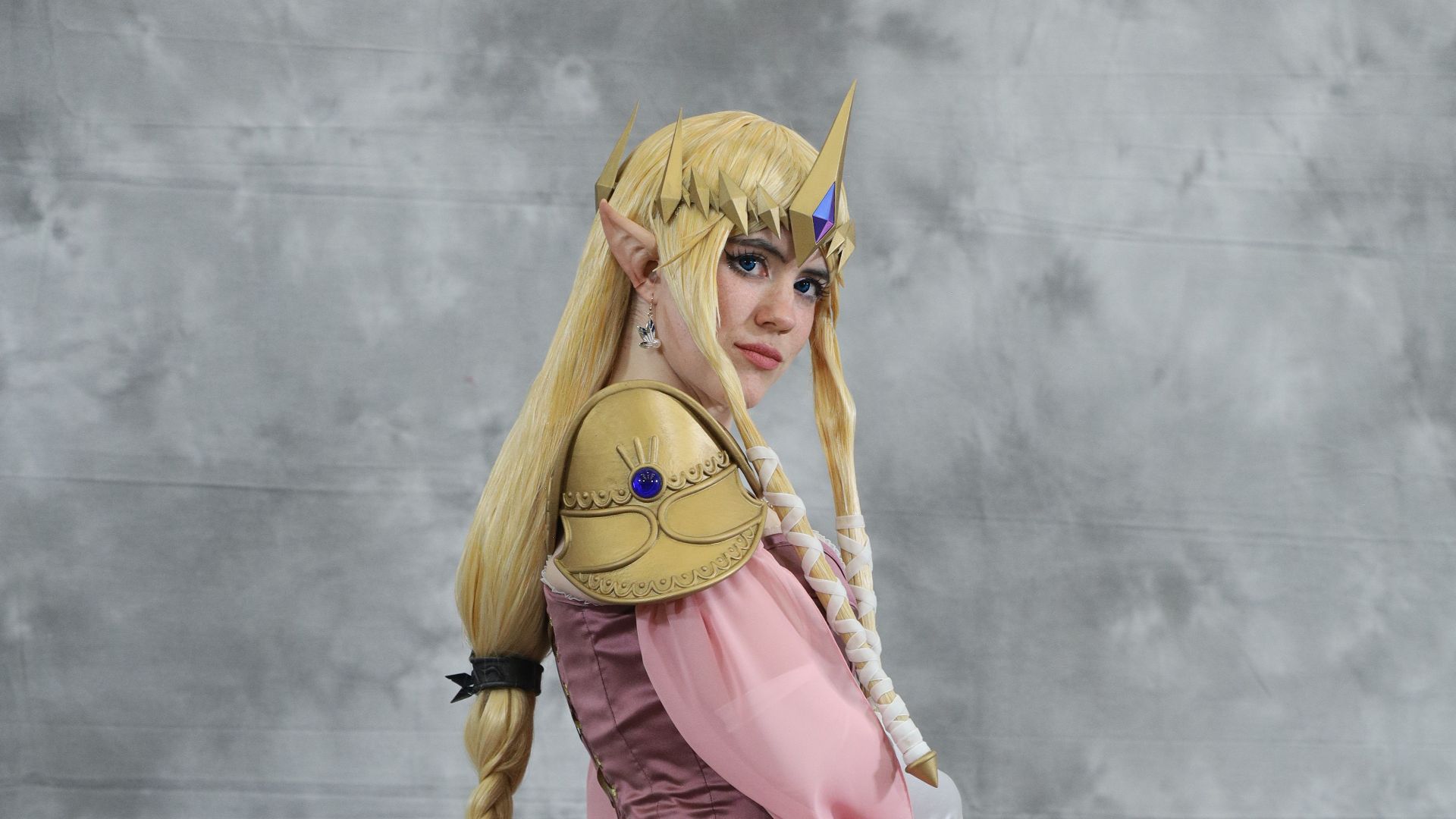 File:San Diego Comic-Con 2024 Masquerade - Cosplay of Zelda 1.jpg