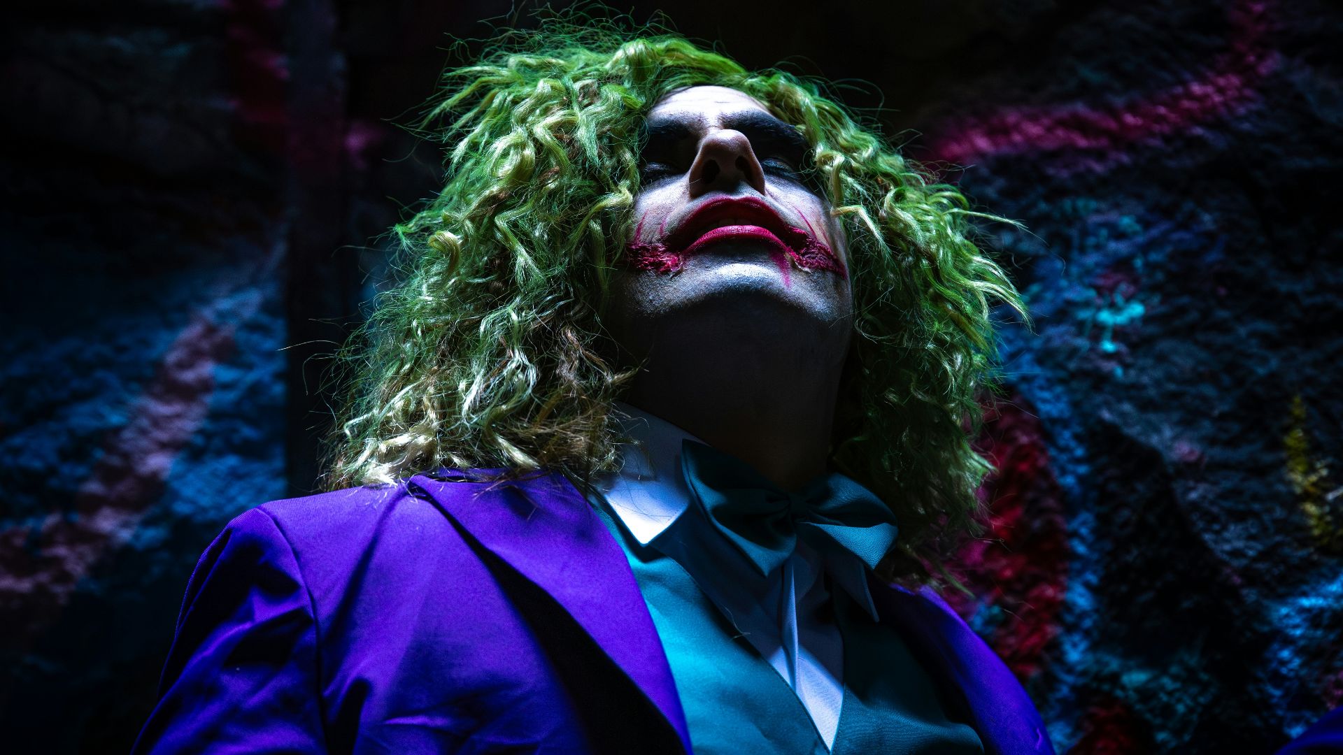 Man dressed as the joker with green hair and makeup.
