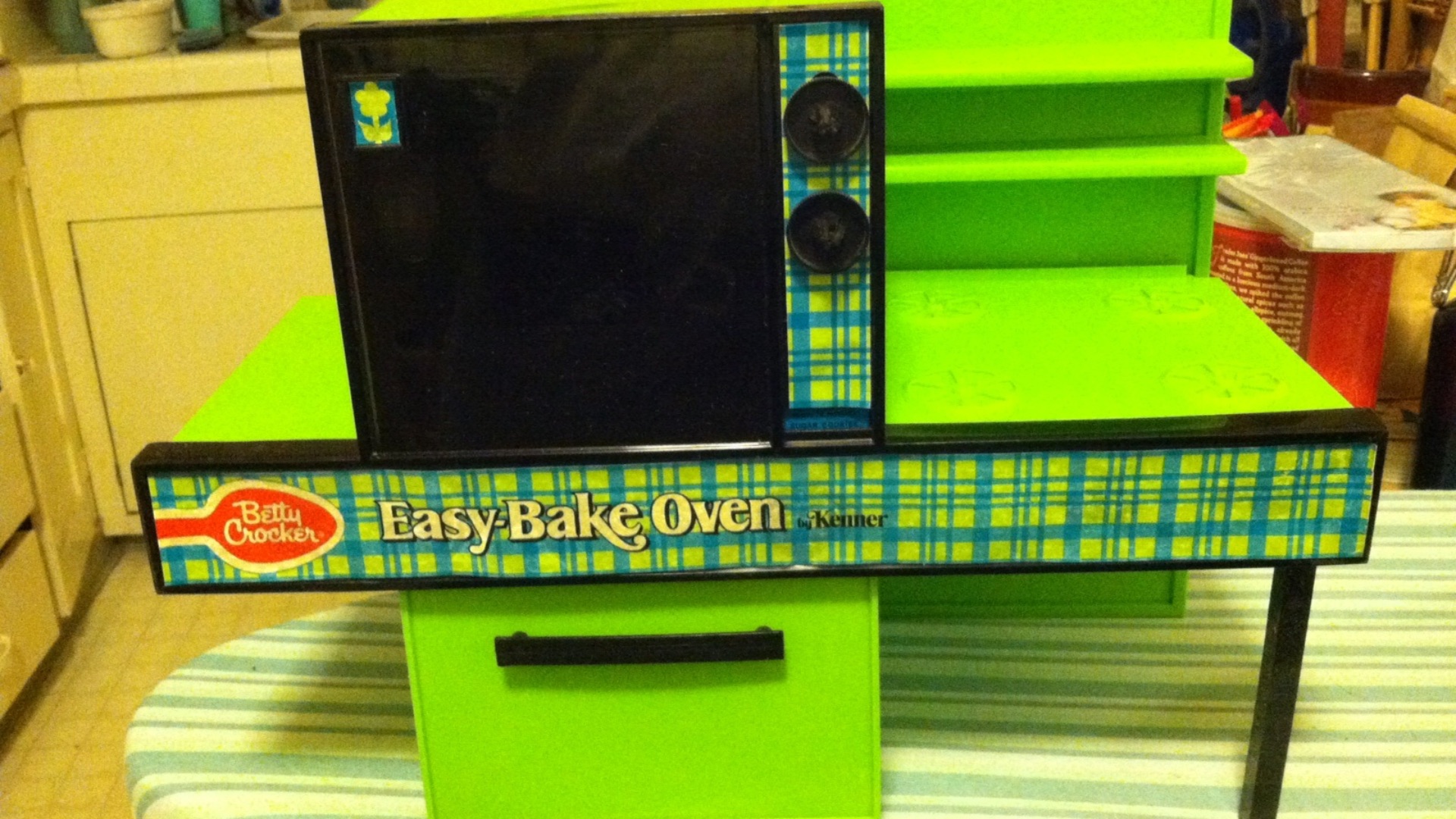 File:1970's easy bake oven 2013-09-17 19-40.jpg