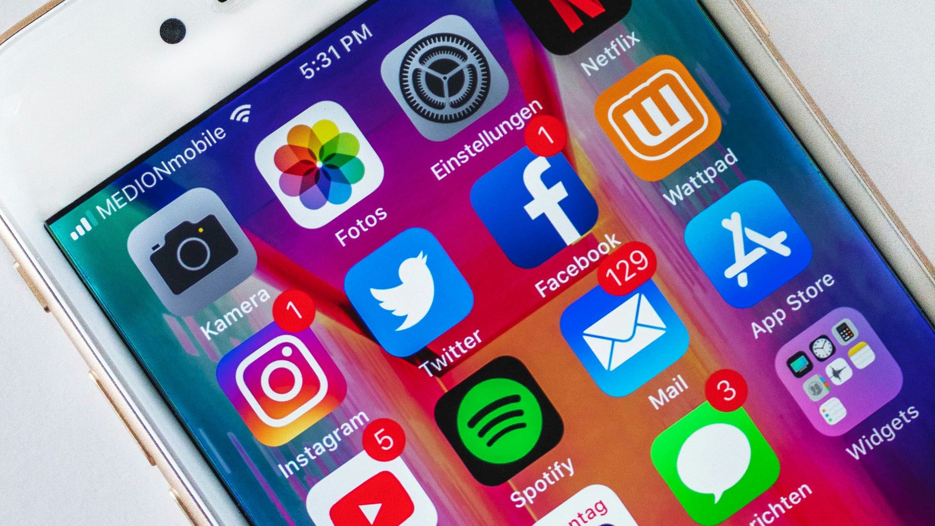 turned on gold iphone 6