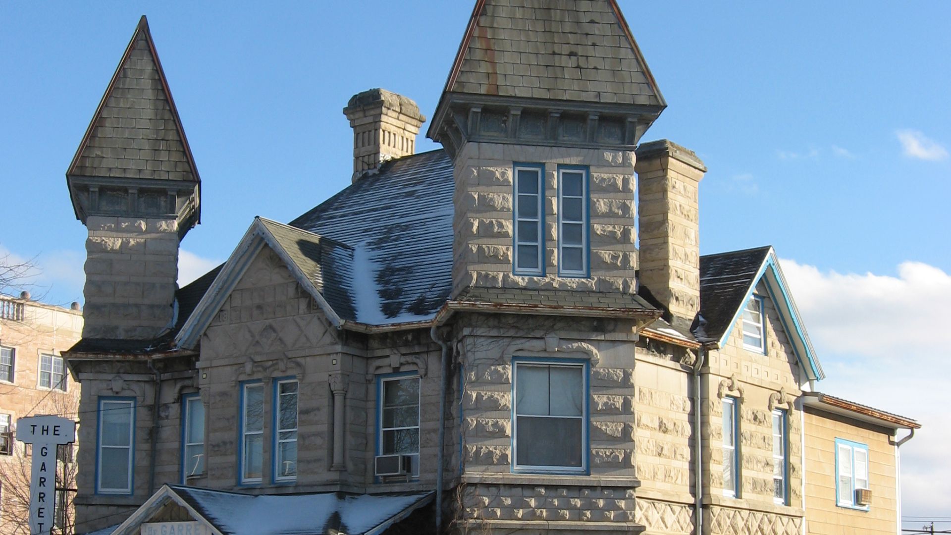 File:Kirkwood Avenue West 403, Batman House-The Garret Antiques, Bloomington West Side HD.jpg