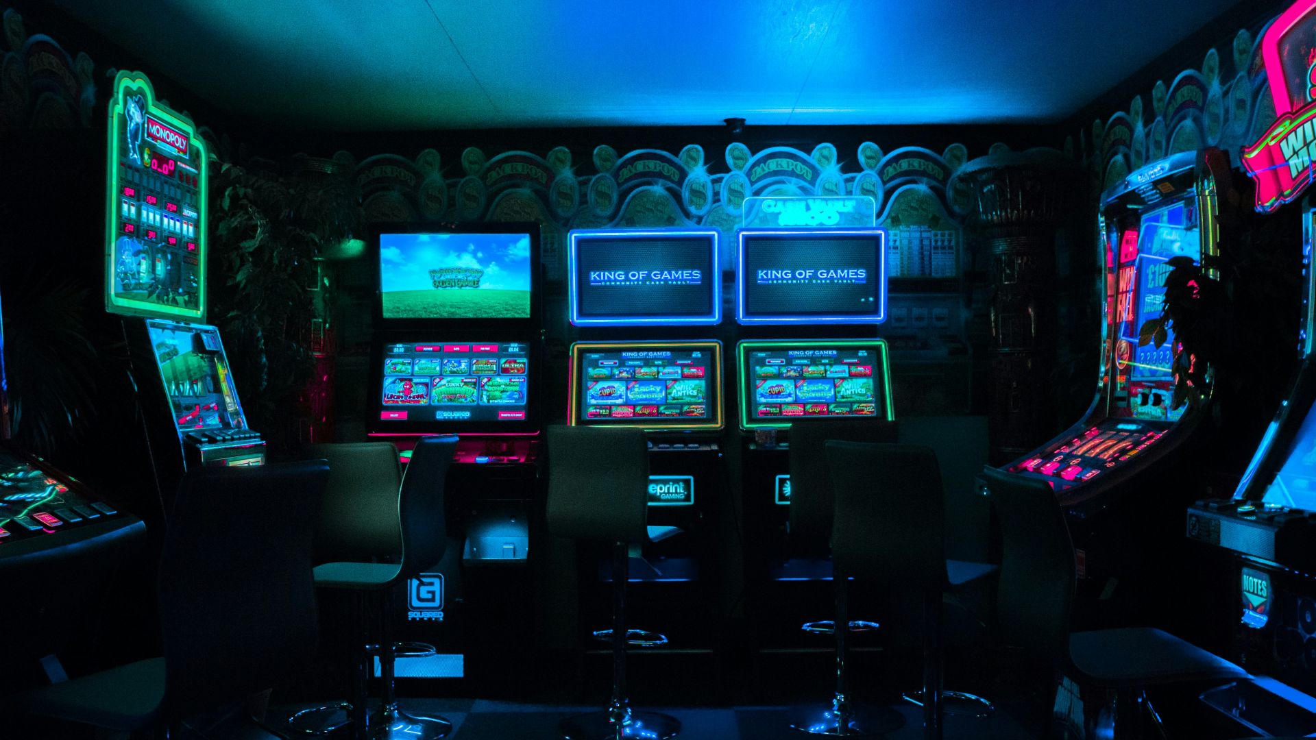 gaming room with arcade machines