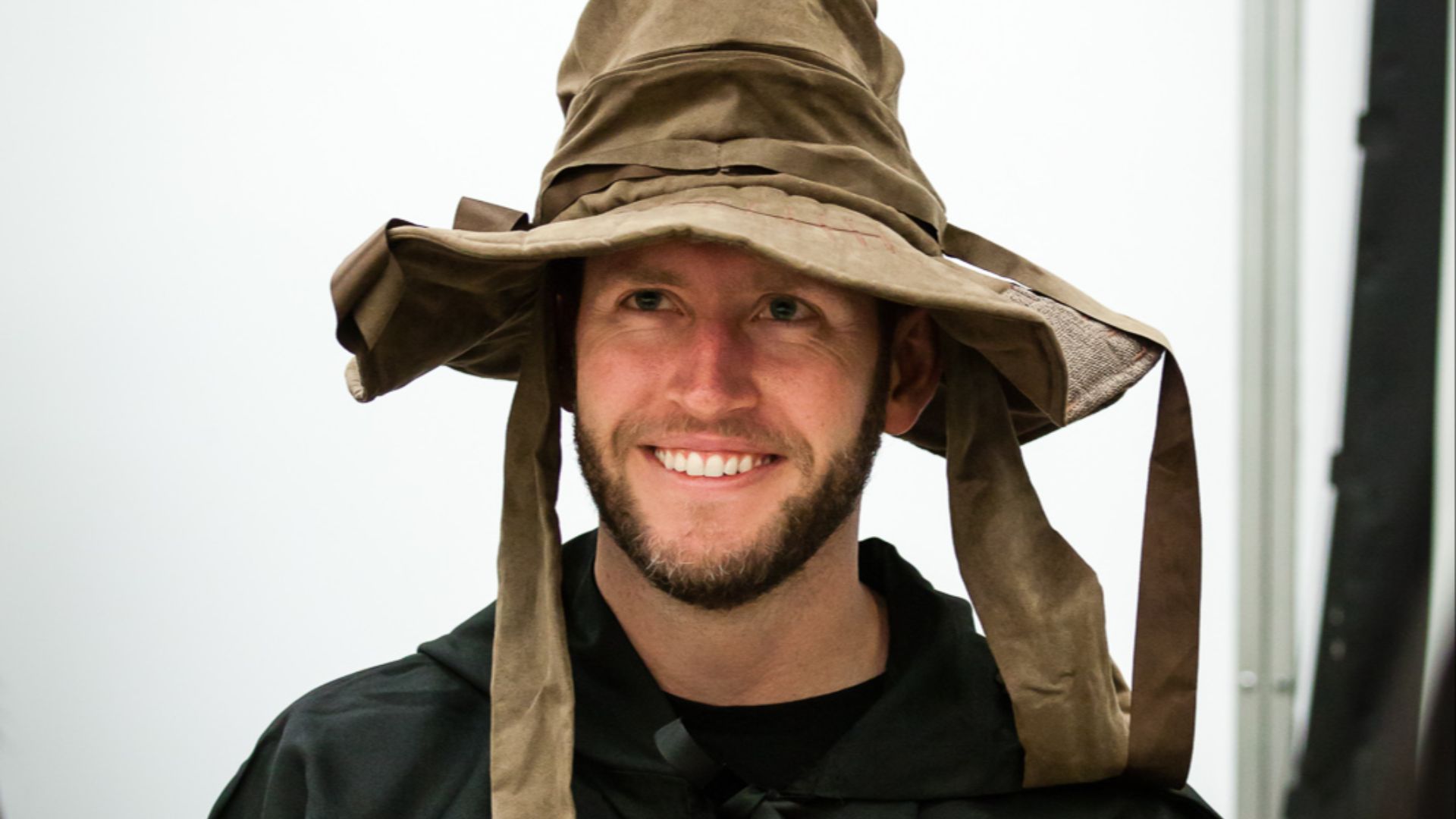 File:Night-open-door-english-matsunaga-2017-1433 (33040919442).jpg