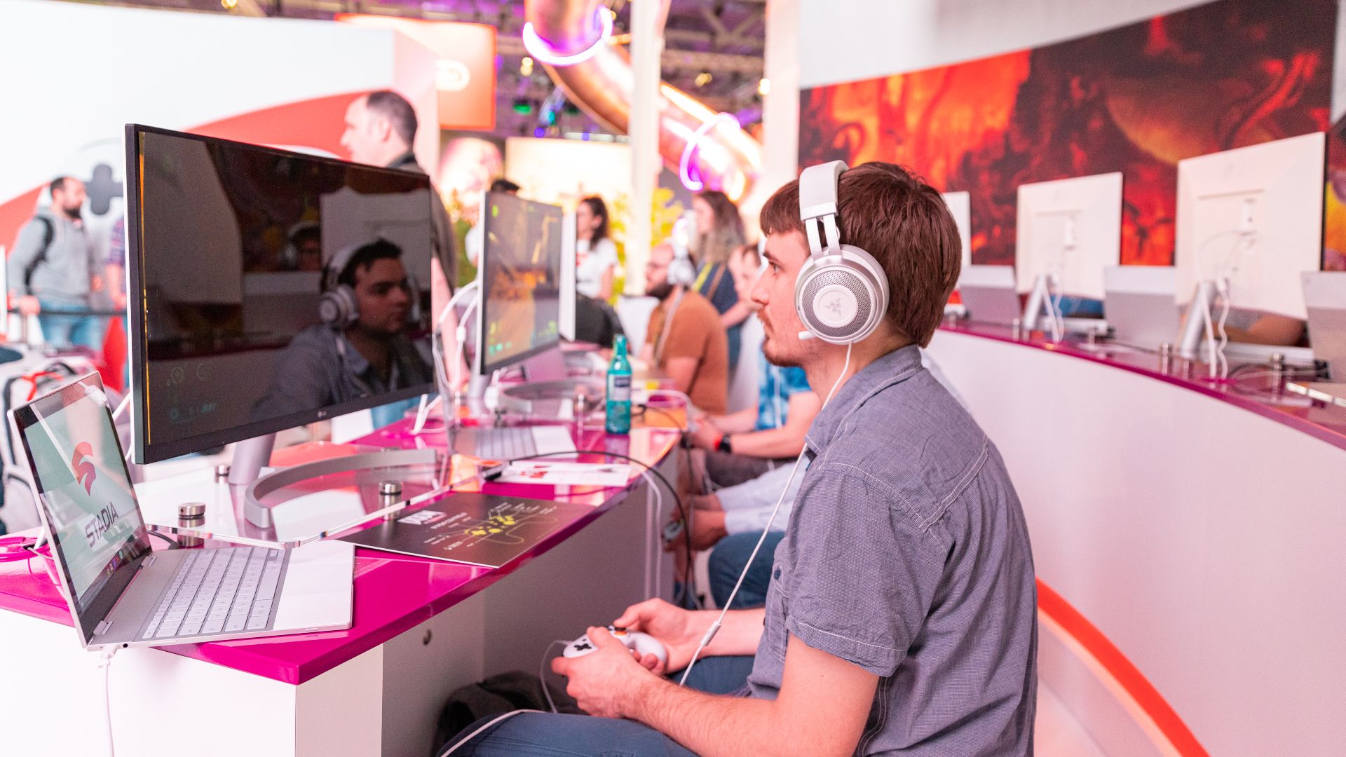 File:Google Stadia Cloud-gaming (48605895992).jpg