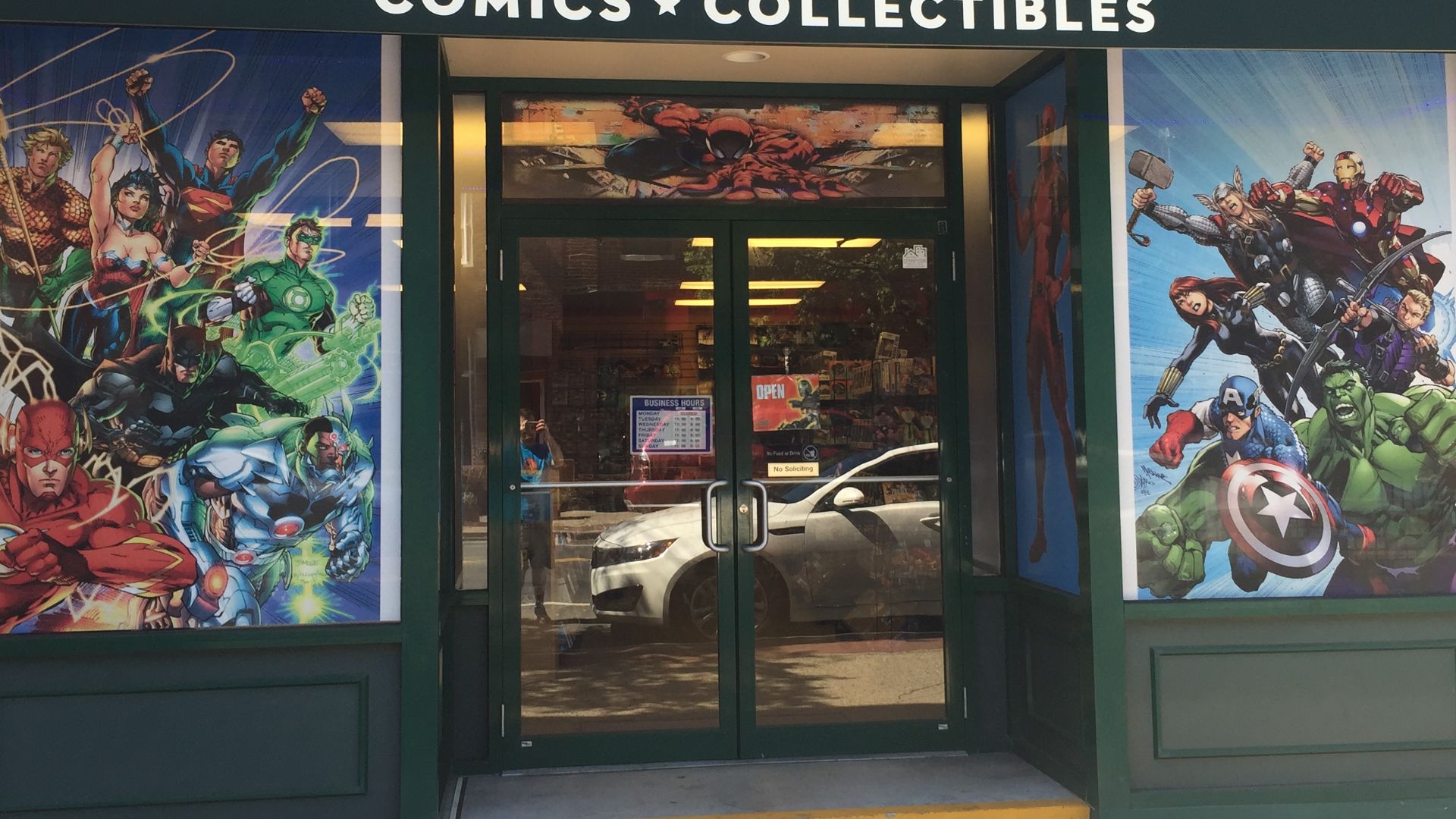 File:Lost Planet Comics Shop.jpg