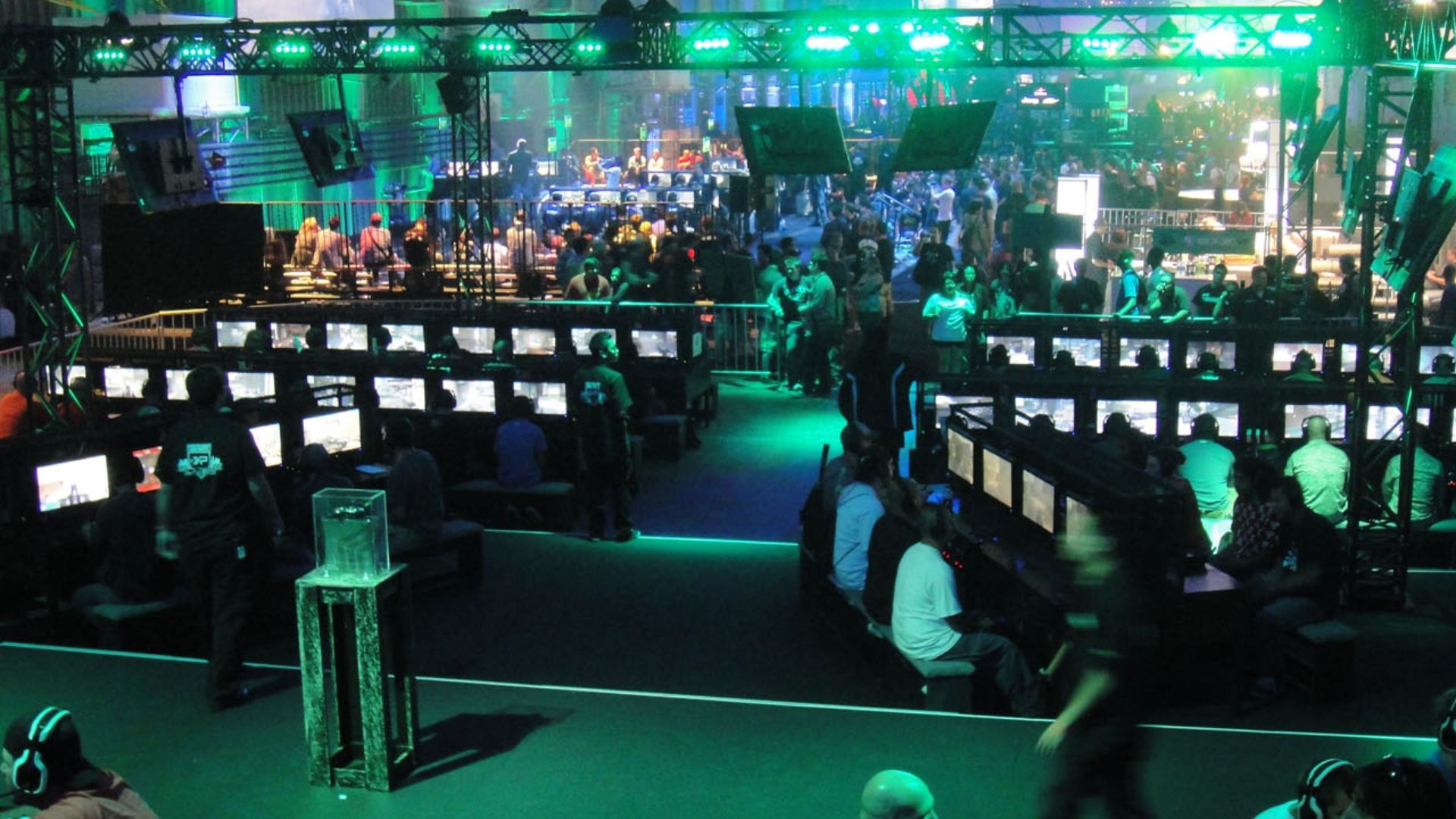 File:Call of Duty XP 2011 - Modern Warfare 3 Gauntlet (6113488373).jpg