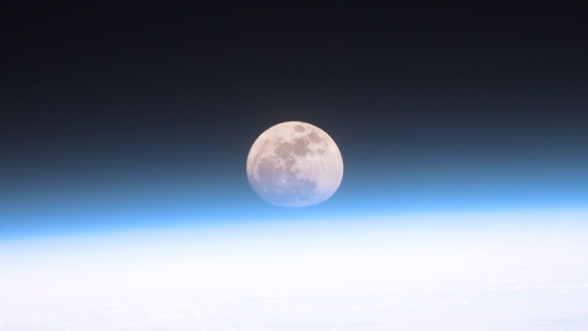 File:Full moon partially obscured by atmosphere.jpg