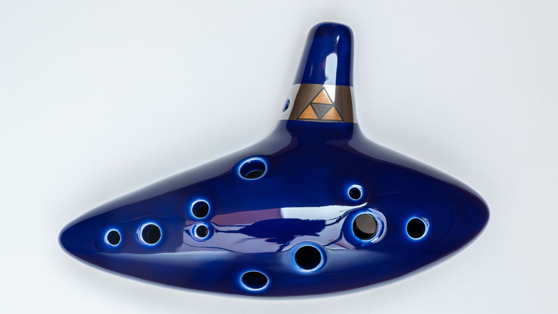 File:Replikat der Okarina der Zeit 20211210 HOF08320 RAW-Export 20211212000388 02.png