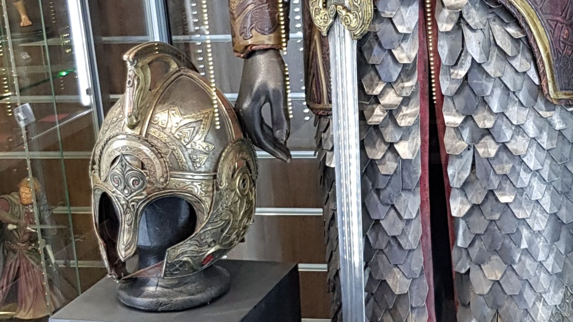 File:Armour of king Théoden.jpg