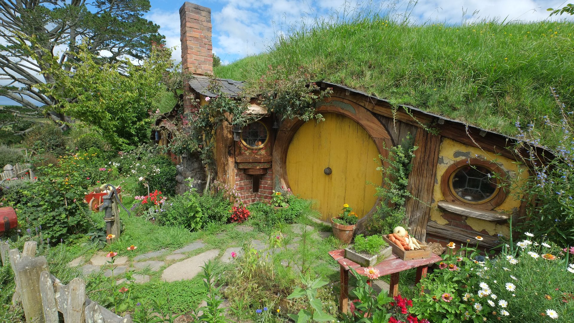 File:Samwise Gamgee's residence 1.jpg