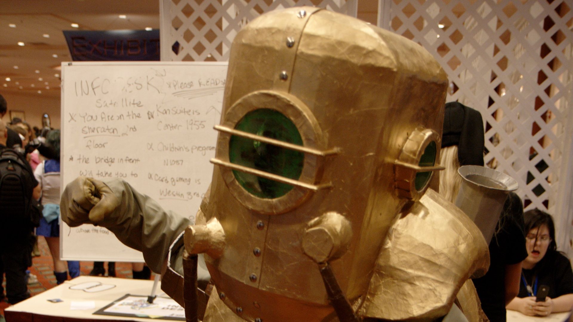 File:A-Kon 2009 - BioShock Cosplayer.jpg