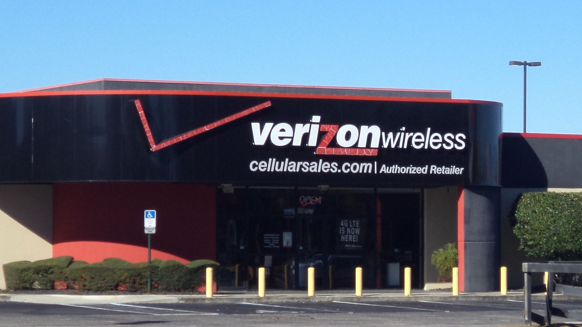 File:Verizon Wireless store, Macclenny.JPG