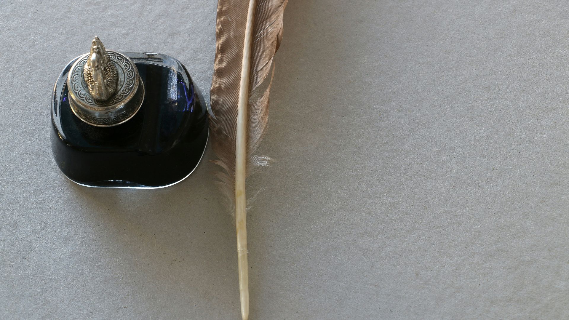 white fountain pen