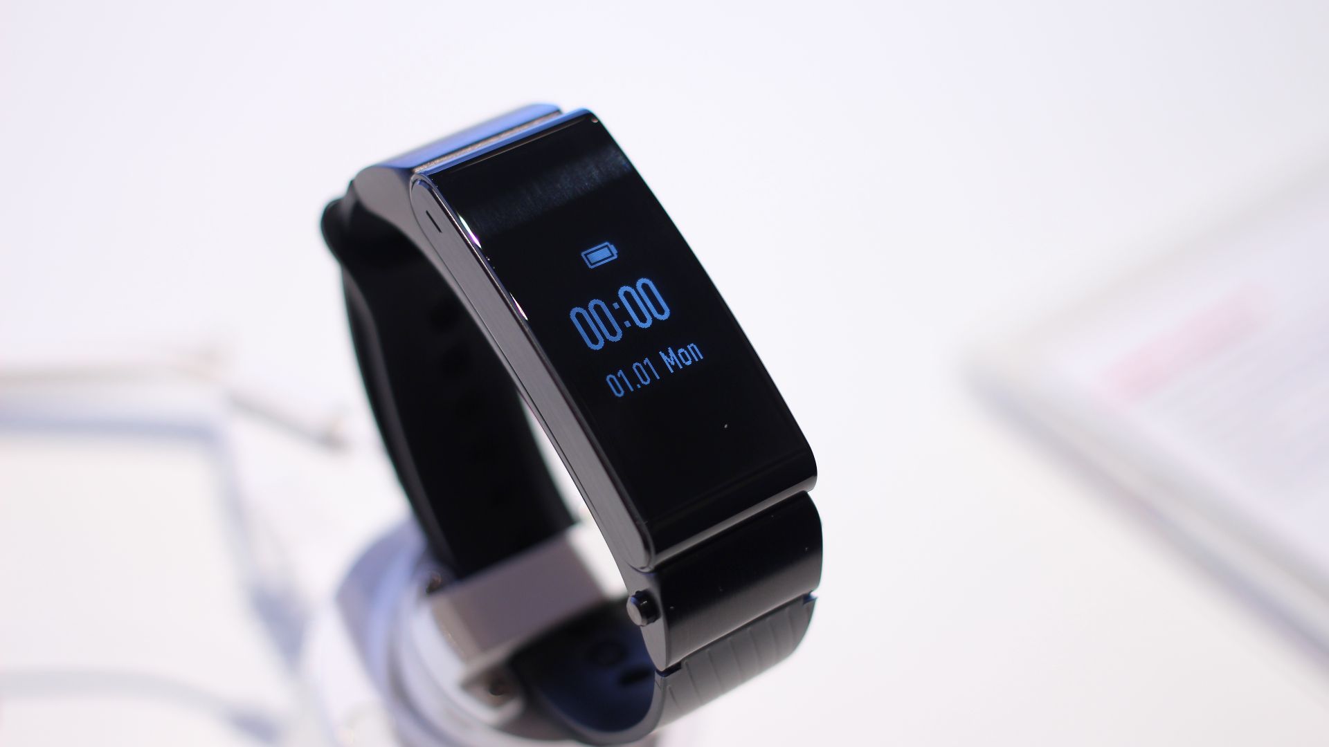 File:Huawei TalkBand B2 (16948556888).jpg