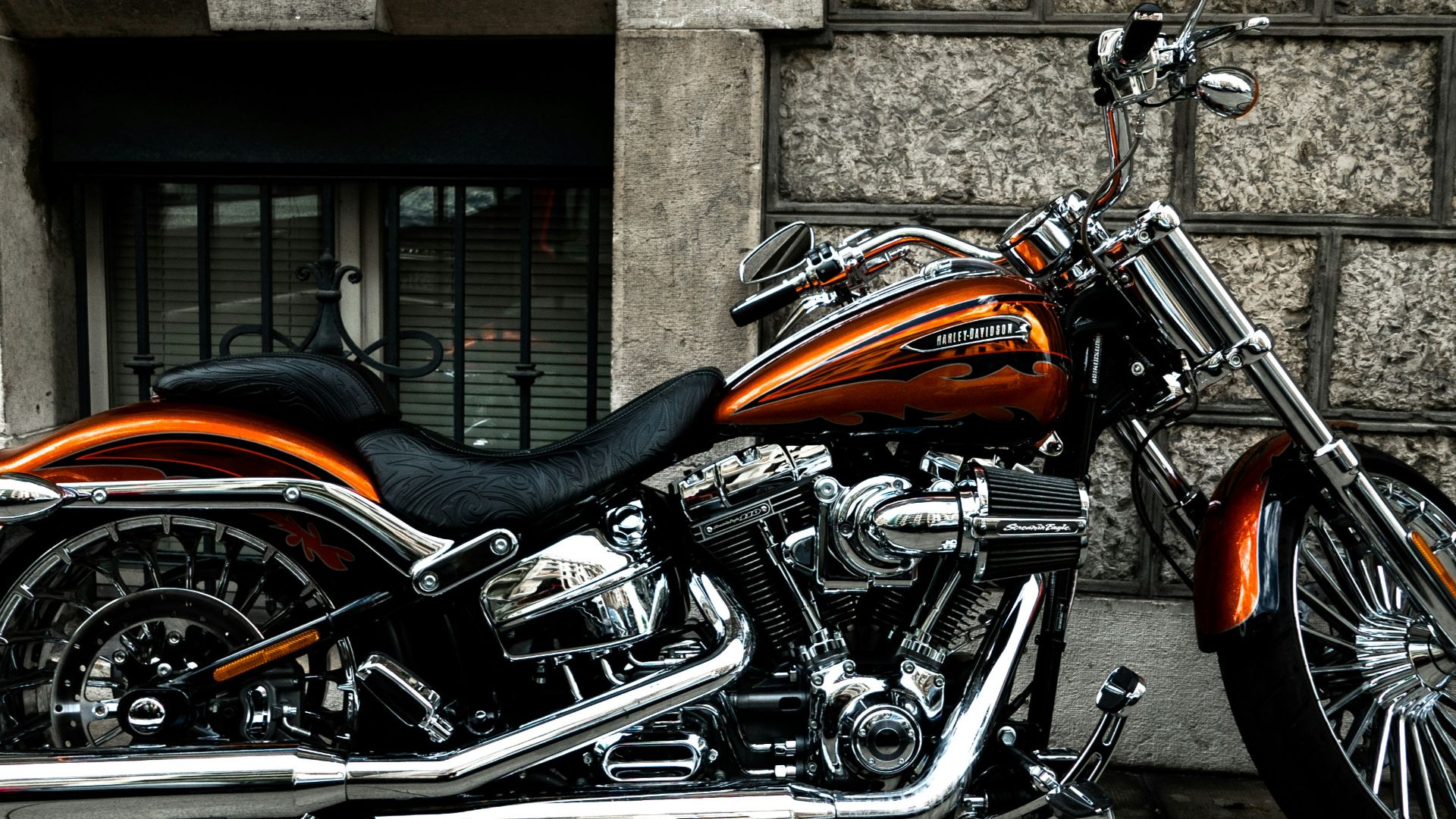 brown and black cruiser motorcycle
