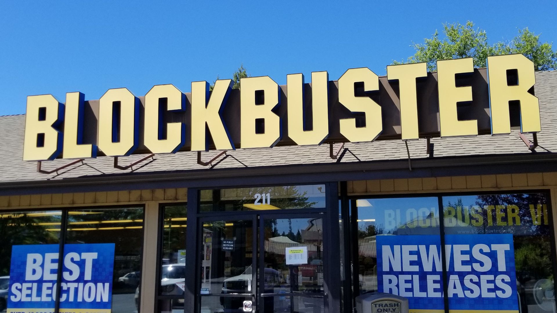 File:Exterior of last Blockbuster Video.jpg