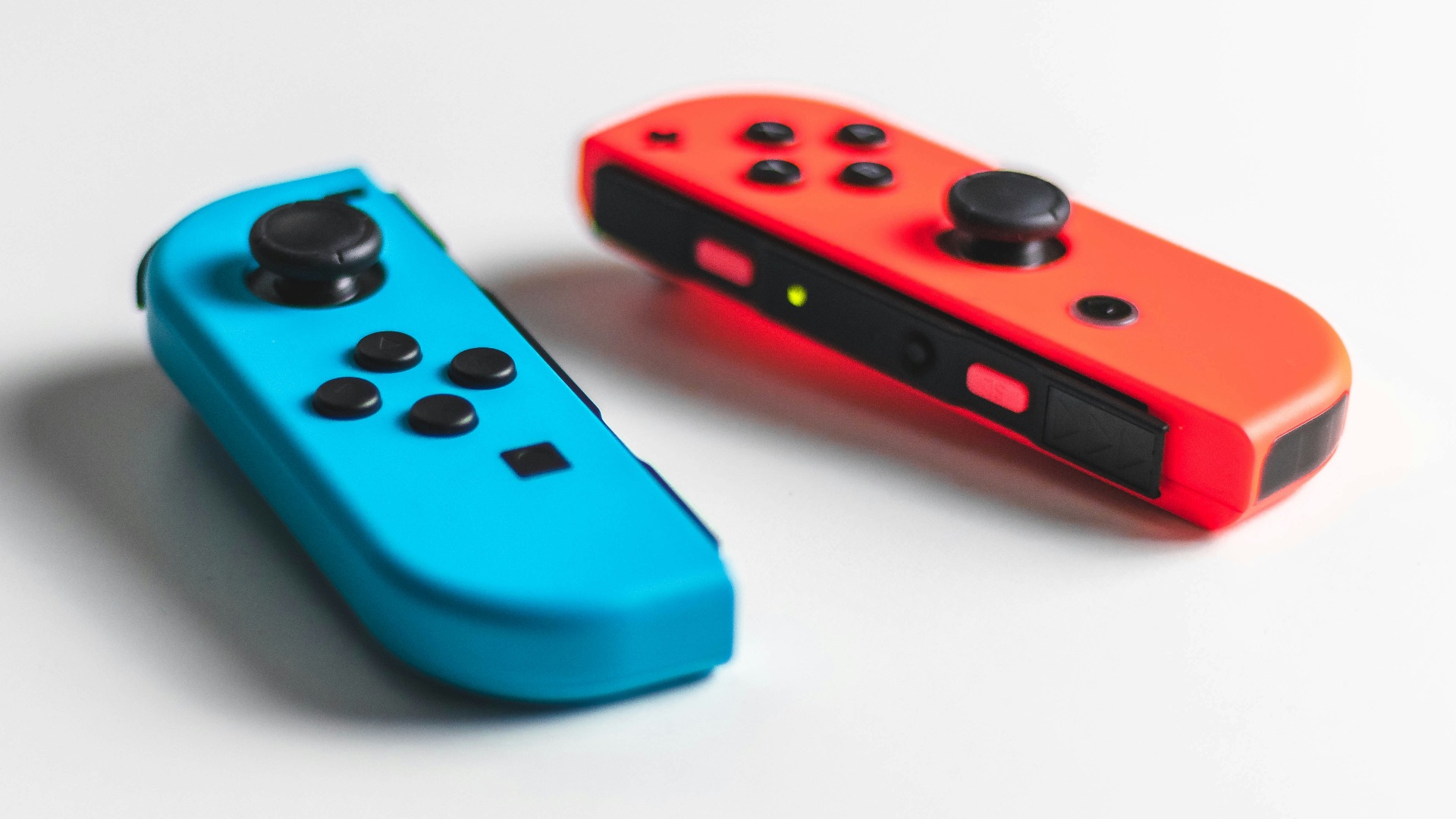 red and blue nintendo switch