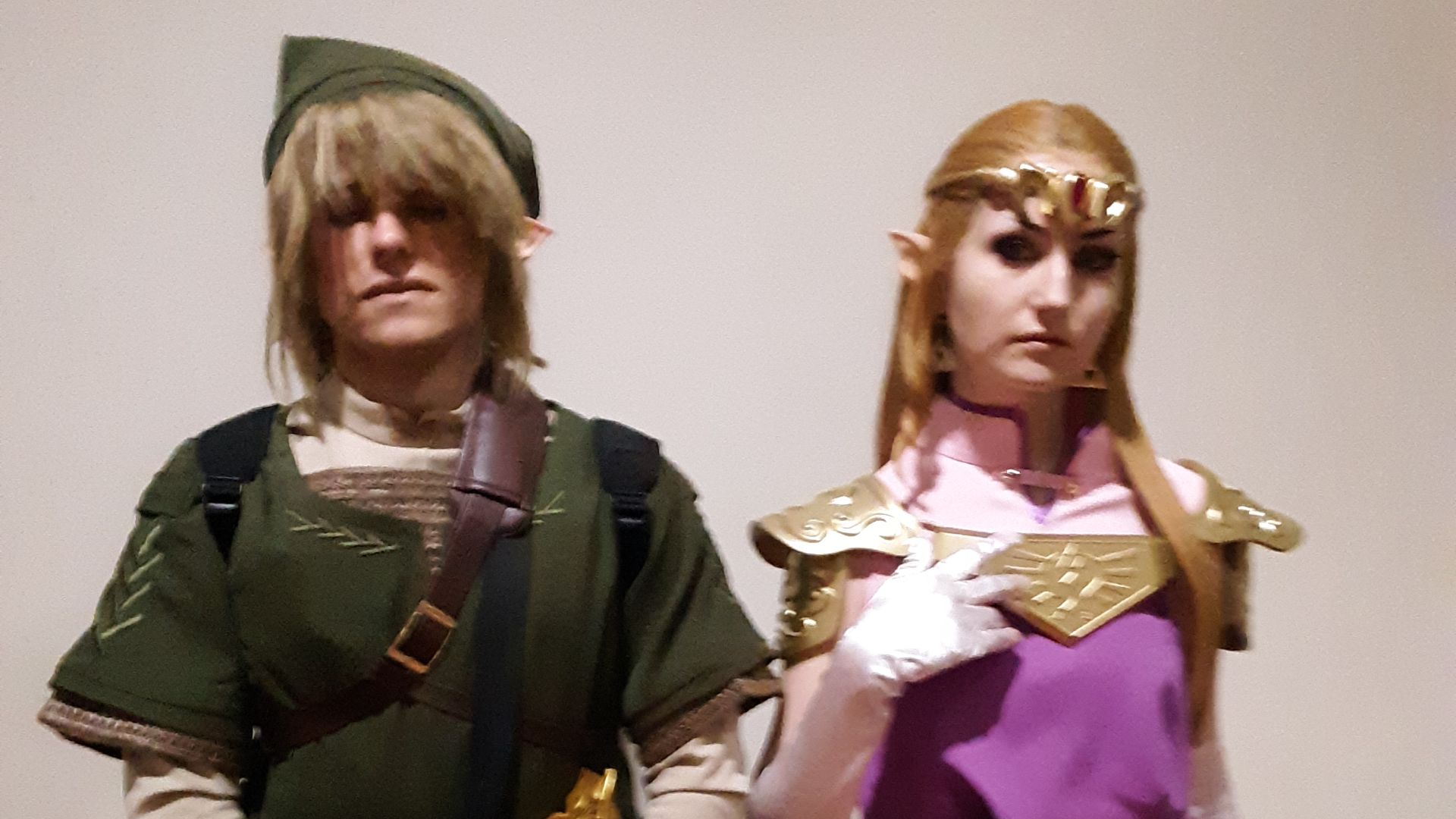 File:Twilight Princess Link and Ocarina of Time Zelda cosplay at Anime Boston 2025 - 20250525 1323.jpg