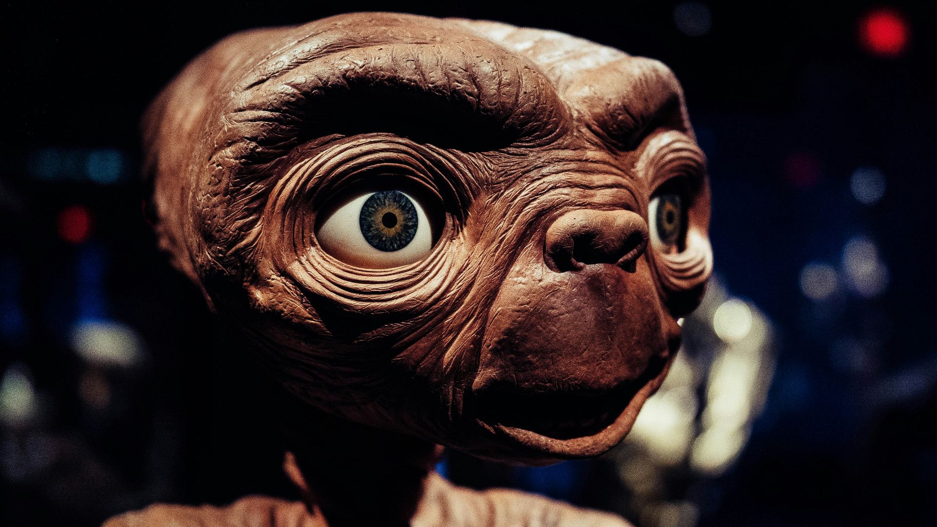 a close up of a statue of an alien